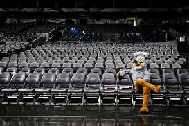 马刺主场告捷横扫灰熊，火箭大胜包夹 