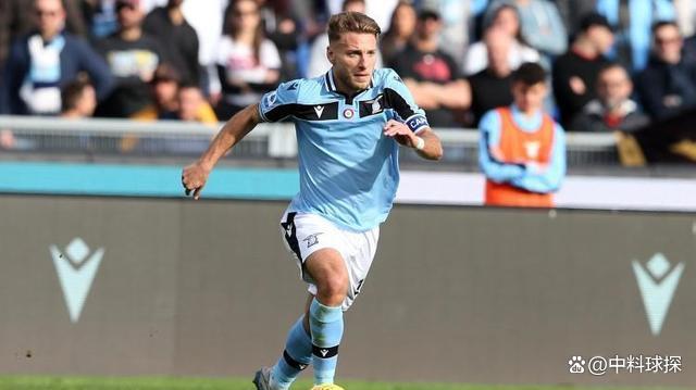 包含阿尔克马尔豪取六连胜，抢占榜首位置的词条