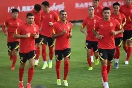 关于深圳球队备战磨砺，团结齐心艰难取胜的信息